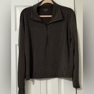 Athleta 2 piece set
Sea soft 
Color Truffle
Size L